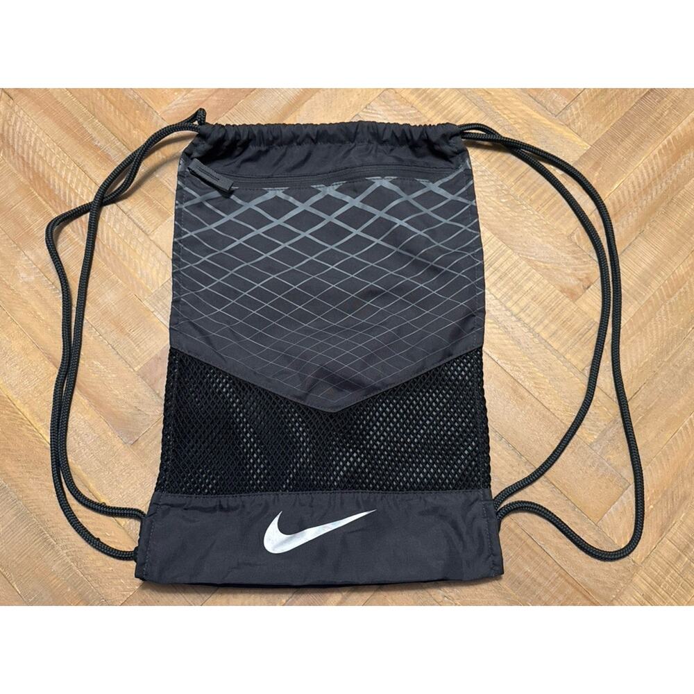 Nike Drawstring Backpack Bag w/ Zipper Pocket Excellent Condition